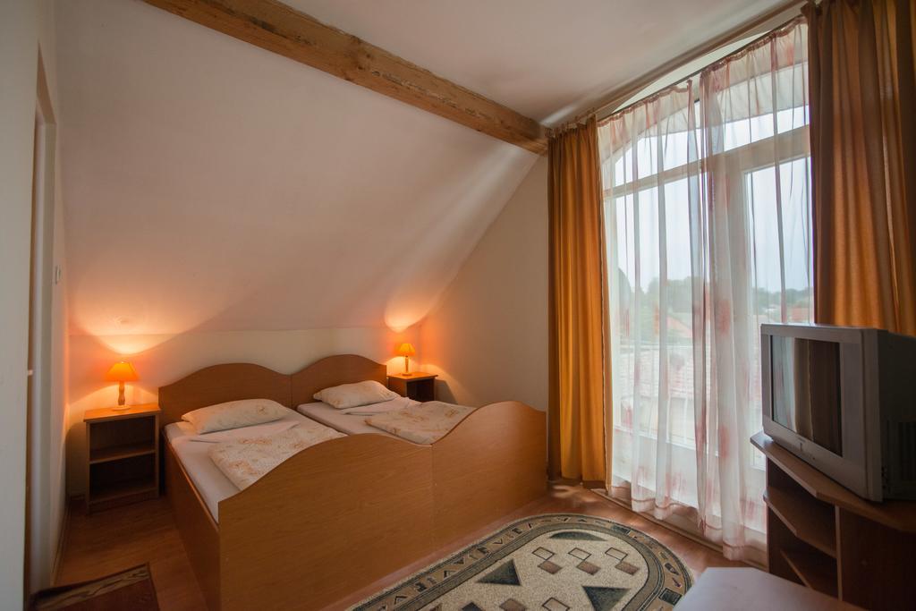 Beluci Panzio Hotel Odorheiu Secuiesc Luaran gambar